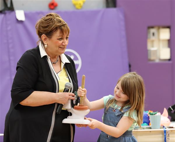 Best-selling children’s author Kalli Dakos visits A.J. Smith